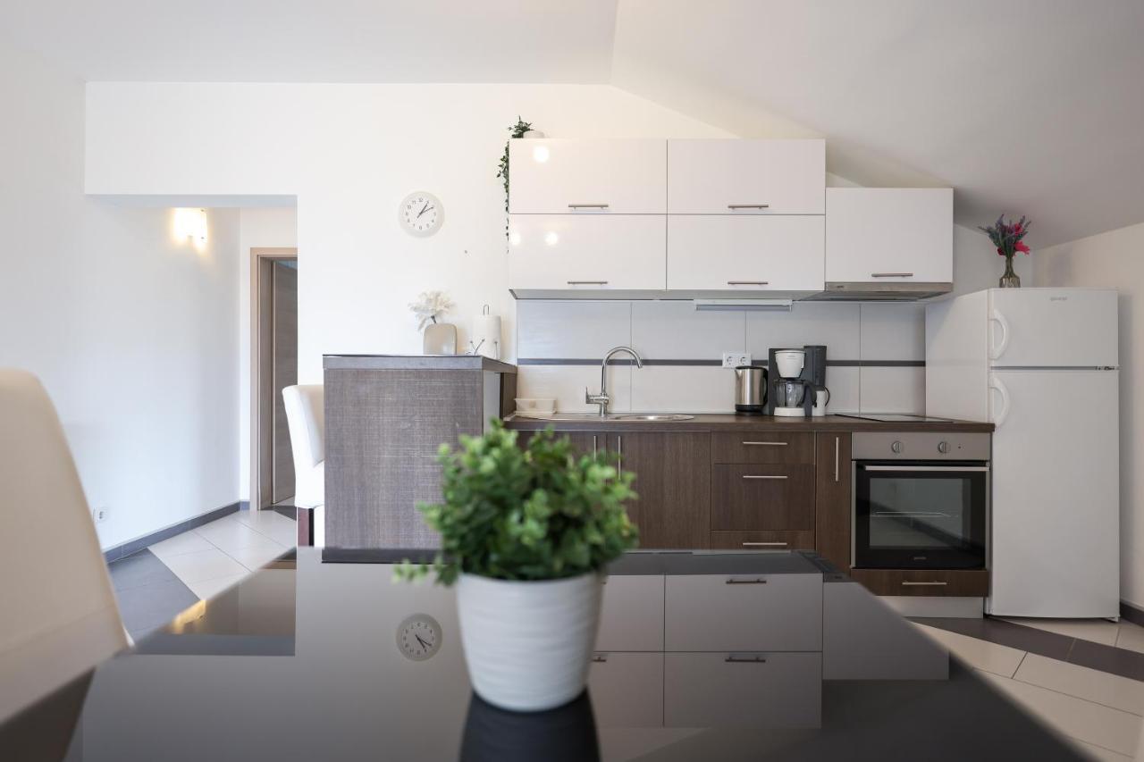 Apartments Nicola With Private Pool Бибинье Экстерьер фото