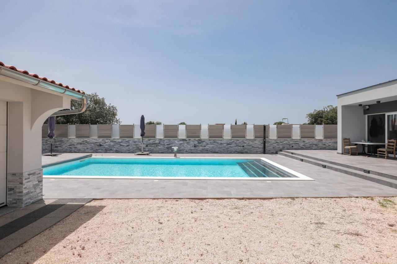 Apartments Nicola With Private Pool Бибинье Экстерьер фото